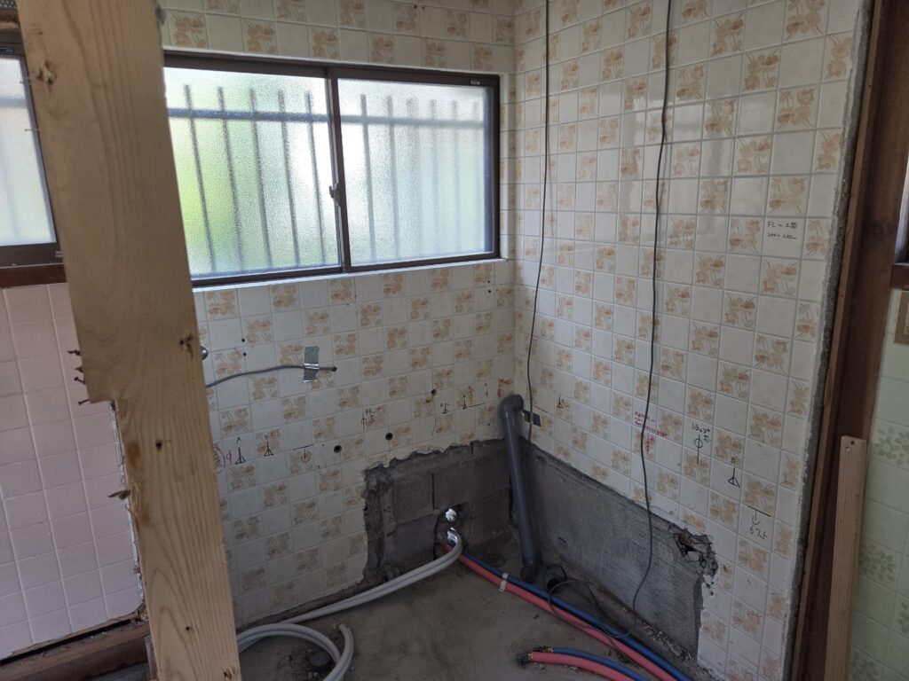 解体後の浴室