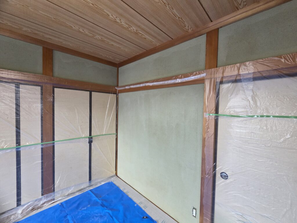 下地処理の施工中